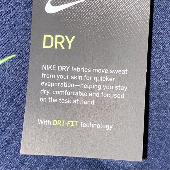 NIKE DRI-FIT *NWT* WOMEN’S Quarter Zip Jacket - Picture 5 of 8